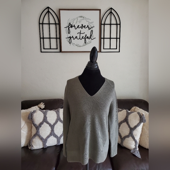 Athleta Hanover Refined V-Neck Pullover Sweater In Sage Green Sz XXS Wool Blend - Picture 9 of 10